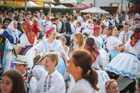 Folklor & tradice * VELKOPAVLOVICKÉ KROJOVANÉ HODY 2024 * Návštěva diplomatky Dity Charanzové & hejtmana JMK Jana Grolicha 