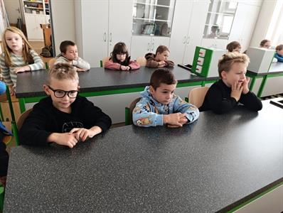 Mateřská škola & Základní škola * Fyzikální pokusy pro školčátka v odborné učebně fyziky ZŠ Velké Pavlovice