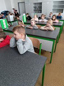 Mateřská škola & Základní škola * Fyzikální pokusy pro školčátka v odborné učebně fyziky ZŠ Velké Pavlovice