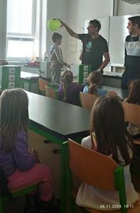 Mateřská škola & Základní škola * Fyzikální pokusy pro školčátka v odborné učebně fyziky ZŠ Velké Pavlovice