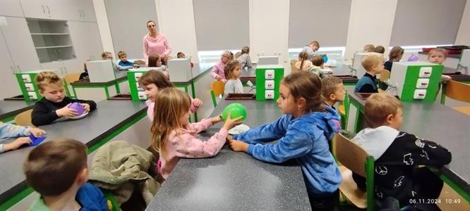 Mateřská škola & Základní škola * Fyzikální pokusy pro školčátka v odborné učebně fyziky ZŠ Velké Pavlovice