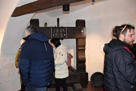 Spolek vinařů Víno z Velkých Pavlovic & Velkopavlovické tradice * Premiérové OSTATKOVÉ OTEVŘENÉ SKLEPY 2025
