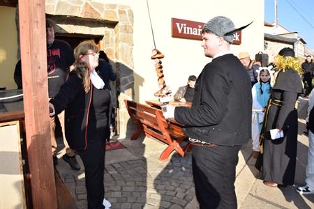 Spolek vinařů Víno z Velkých Pavlovic & Velkopavlovické tradice * Premiérové OSTATKOVÉ OTEVŘENÉ SKLEPY 2025