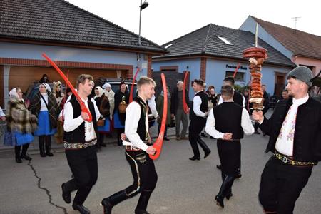 Spolek vinařů Víno z Velkých Pavlovic & Velkopavlovické tradice * Premiérové OSTATKOVÉ OTEVŘENÉ SKLEPY 2025