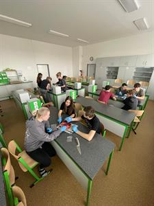 Základní škola * Biologie v praxi - pitva vepřového srdce v 8. A s Mgr. Terezou Veiglovou