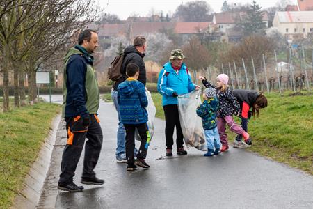 Spolková činnost * Velký jarní úklid města Velké Pavlovice - SDH & Přátelé country