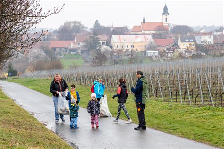 Spolková činnost * Velký jarní úklid města Velké Pavlovice - SDH & Přátelé country