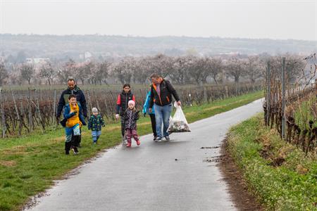 Spolková činnost * Velký jarní úklid města Velké Pavlovice - SDH & Přátelé country