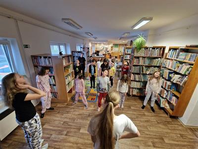 Městská knihovna * NOC S ANDERSENEM roku 2025, se knihou Staré řecké báje a pověsti