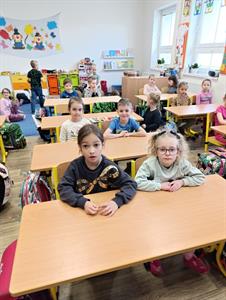 Mateřská škola * Návštěva u prvňáčků v ZŠ; Vítání občánků; Přehlídka zpěváčků O Malovanú pantličku Augusty Šebestové