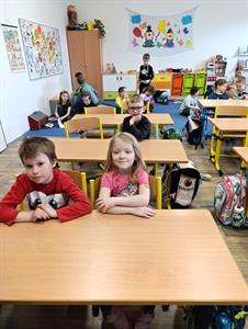 Mateřská škola * Návštěva u prvňáčků v ZŠ; Vítání občánků; Přehlídka zpěváčků O Malovanú pantličku Augusty Šebestové