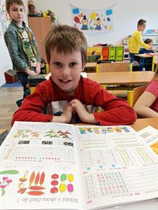 Mateřská škola * Návštěva u prvňáčků v ZŠ; Vítání občánků; Přehlídka zpěváčků O Malovanú pantličku Augusty Šebestové