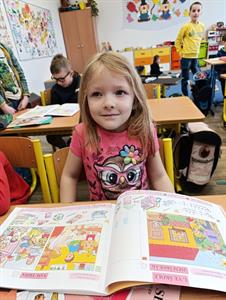 Mateřská škola * Návštěva u prvňáčků v ZŠ; Vítání občánků; Přehlídka zpěváčků O Malovanú pantličku Augusty Šebestové
