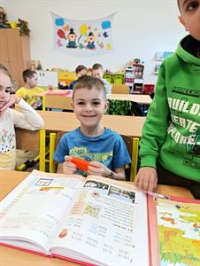 Mateřská škola * Návštěva u prvňáčků v ZŠ; Vítání občánků; Přehlídka zpěváčků O Malovanú pantličku Augusty Šebestové