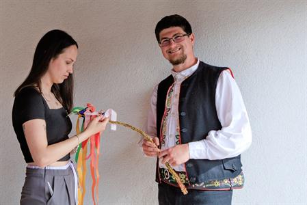 Kultura & folklor * Velkopavlovická chasa na velikonoční obchůzce s 13 metrů dlouhou pomlázkou