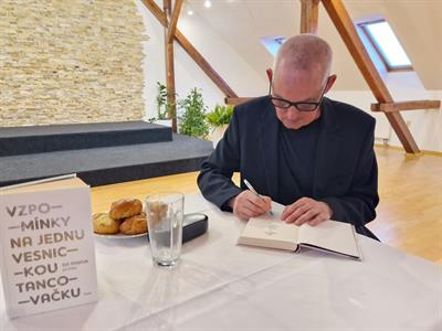 Městská knihovna * Beseda se spisovatelem Jiřím Hájíčkem