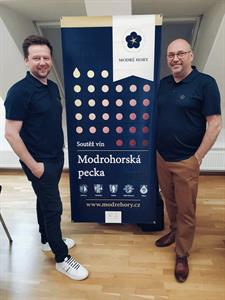 SO Modré Hory * Hodnocení vzorků vín soutěže Modrohorská pecka 2025. Šampionem je víno z Vinařství Mezi Horami Velké Pavlovice