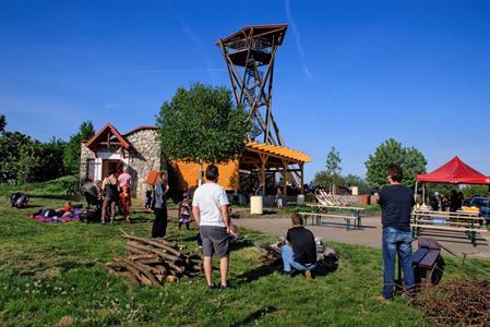 Kultura & Rozhledna Slunečná * ČARODKY pod rozhlednou Slunečná aneb Slet čarodějnic pro děti