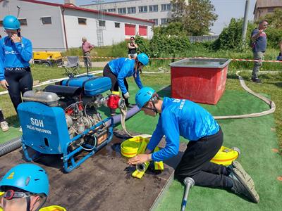 SDH * Mladí hasiči soutěžili v požárním útoku ve Voderadech na Slovensku