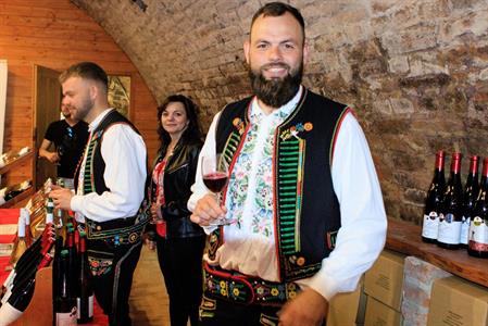  Víno a vinařstvi * Májové otevřené sklepy 2025: spousta vína, hudby, gastronomických specialit a jeden velký zážitek 