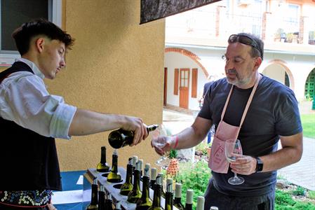  Víno a vinařstvi * Májové otevřené sklepy 2025: spousta vína, hudby, gastronomických specialit a jeden velký zážitek 