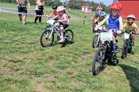 Sport * II. ročník - Kolo Cup & Ultraminifotbal Cup - dětské závody na velkopavlovickém letišti