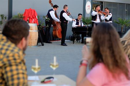 Víno a vinařství * Májové a letošní první VINNÉ LÉTO S CIMBÁLEM ve Vinařství Buchtovi