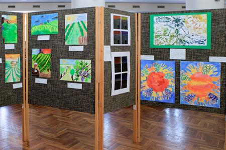Kultura a umění * Vernisáž výstavy dětských výtvarných prací  Kouzlo přírody: Slunce nad vinicemi
