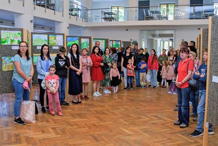 Kultura a umění * Vernisáž výstavy dětských výtvarných prací  Kouzlo přírody: Slunce nad vinicemi