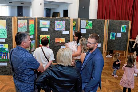 Kultura a umění * Vernisáž výstavy dětských výtvarných prací  Kouzlo přírody: Slunce nad vinicemi