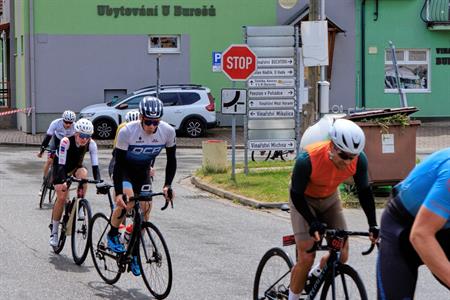 Sport * Závod Road Classics Pálava - peloton projel Velkými Pavlovicemi