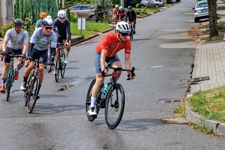 Sport * Závod Road Classics Pálava - peloton projel Velkými Pavlovicemi