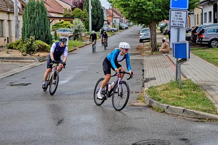 Sport * Závod Road Classics Pálava - peloton projel Velkými Pavlovicemi
