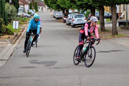 Sport * Závod Road Classics Pálava - peloton projel Velkými Pavlovicemi