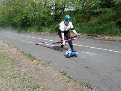 SDH * Dorostenky na soutěži v běhu na 100 m s překážkami v Drnholci; okresní kolo