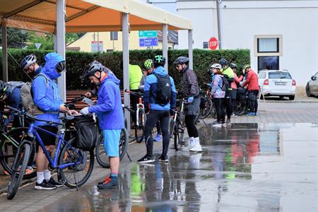 Spolek obcí Modré Hory * Májové putování okolím Modrých Hor; Modrohorská pecka; Meditrina - den plný cyklistiky a vína