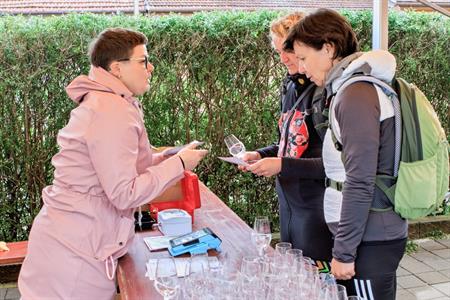 Spolek obcí Modré Hory * Májové putování okolím Modrých Hor; Modrohorská pecka; Meditrina - den plný cyklistiky a vína