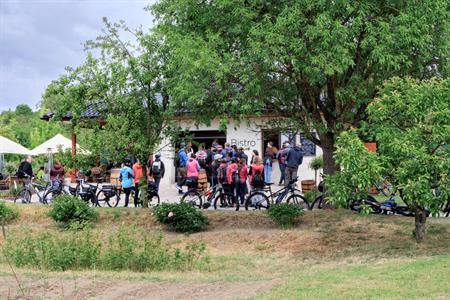 Spolek obcí Modré Hory * Májové putování okolím Modrých Hor; Modrohorská pecka; Meditrina - den plný cyklistiky a vína