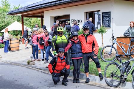 Spolek obcí Modré Hory * Májové putování okolím Modrých Hor; Modrohorská pecka; Meditrina - den plný cyklistiky a vína