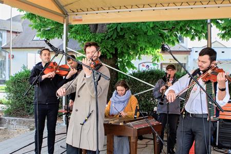 Spolek obcí Modré Hory * Májové putování okolím Modrých Hor; Modrohorská pecka; Meditrina - den plný cyklistiky a vína