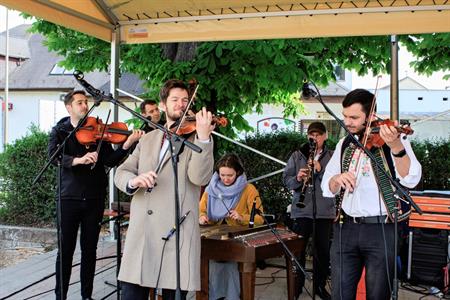 Spolek obcí Modré Hory * Májové putování okolím Modrých Hor; Modrohorská pecka; Meditrina - den plný cyklistiky a vína