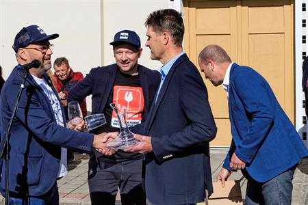 Spolek obcí Modré Hory * Májové putování okolím Modrých Hor; Modrohorská pecka; Meditrina - den plný cyklistiky a vína