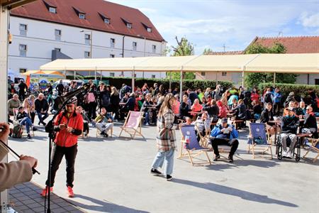 Spolek obcí Modré Hory * Májové putování okolím Modrých Hor; Modrohorská pecka; Meditrina - den plný cyklistiky a vína