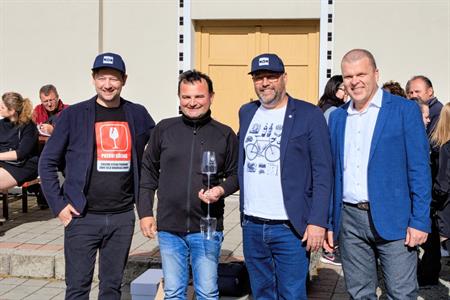 Spolek obcí Modré Hory * Májové putování okolím Modrých Hor; Modrohorská pecka; Meditrina - den plný cyklistiky a vína