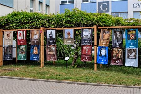 Gymnázium * Tablo maturantů třídy oktáva, školní rok 2024/2025; Písničky z mobilu