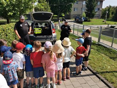 Mateřská škola * Oslava Mezinárodní dne dětí s hasiči a policisty