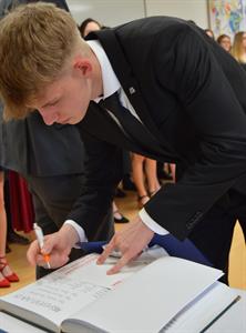 Gymnázium * Slavnostní předávání maturitních vysvědčení novým absolventům, školní rok 2024/2025
