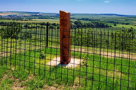 Vandalismus * Kříž Marka Laciny Óda na Frankovku nenávratně zničen