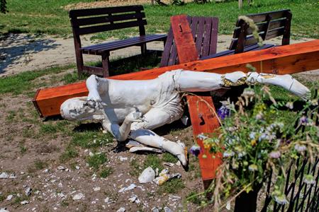 Vandalismus * Kříž Marka Laciny Óda na Frankovku nenávratně zničen