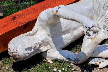 Vandalismus * Kříž Marka Laciny Óda na Frankovku nenávratně zničen